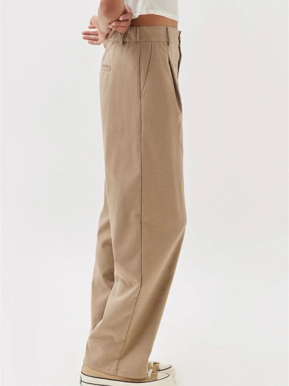Urban Outfitters Wide Leg Pleated Trousers in Khaki